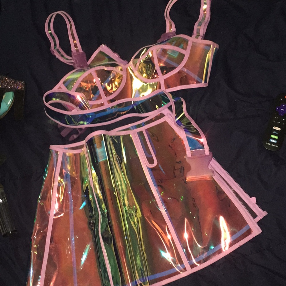 TWO PIECE HOLOGRAPHIC SET